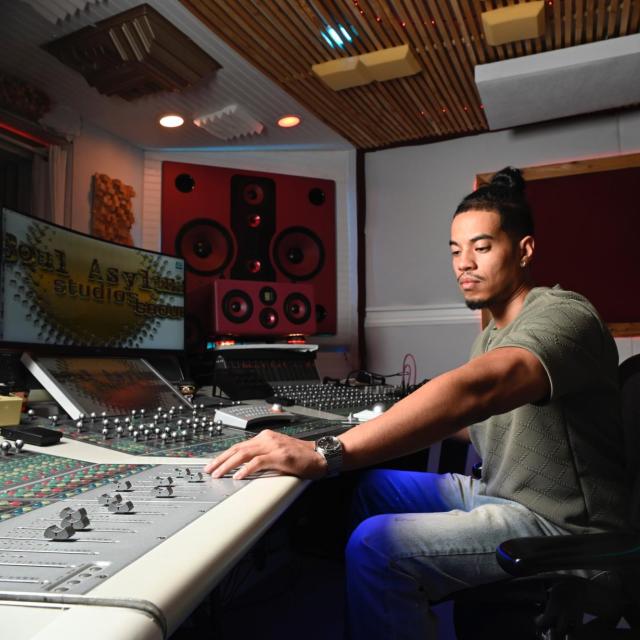 C-BIZ OFFICIAL's picture