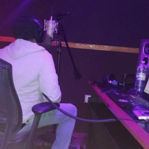 Spits Nelson just recorded 12 new songs for his new album Good Coffee Club!!